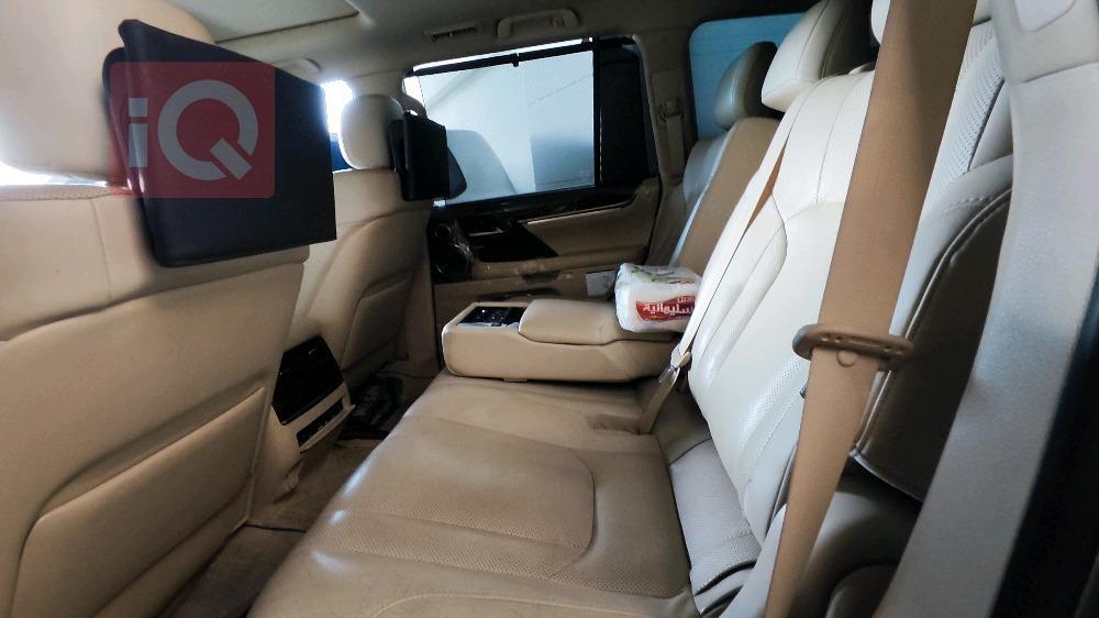 Lexus LX